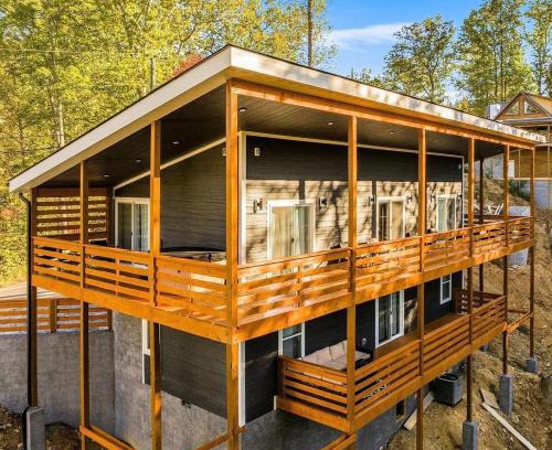 Gatlinburg House | Luxury Modern Gatlinburg Cabin Hot Tub and Sauna