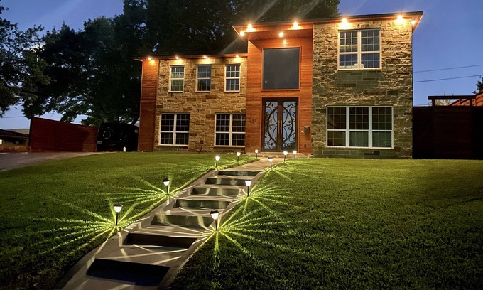 Grand Prairie House | Luxury Modern House 7 bed 4 bath.