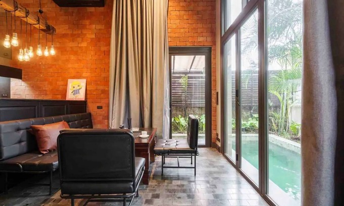 Ekkamai Villa | Luxury Modern Pool Jacuzzi Villa 5BR Thonglor