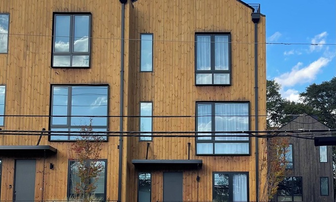 Greenville Downtown House | Luxury Modern Townhome w/Rooftop Terrace