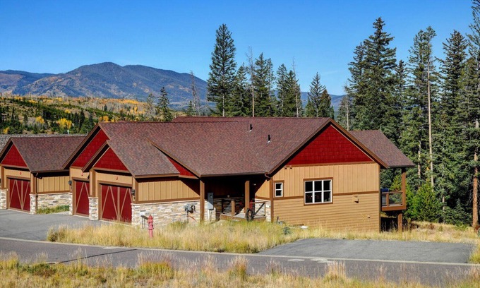 Rendezvous House | Luxury Mountain Chalet 89 I Private Hot Tub I Great Views I Best Price I Discounted Attractions