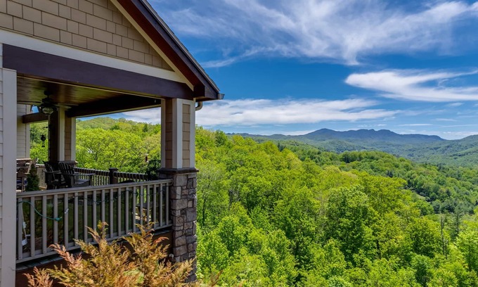 Banner Elk Condo | Luxury Mountain Escape | 2BR Amazing Views 1D