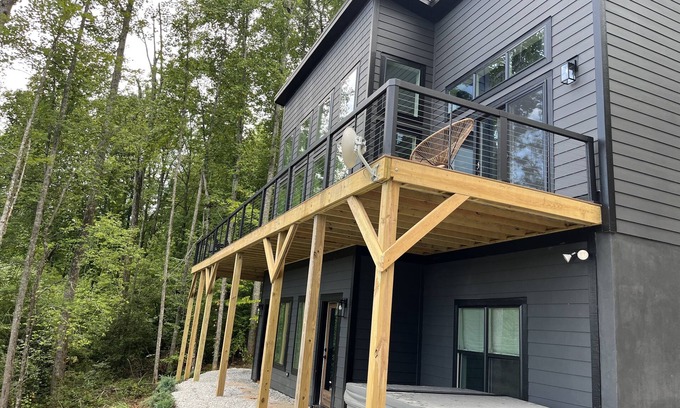 Cherokee House | Luxury Mountain Home with Hot Tub and Stunning Views