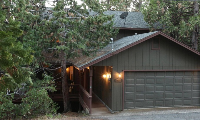Long Barn House | Luxury Mountain Home Nestled in the Pines with Central Air Conditioning