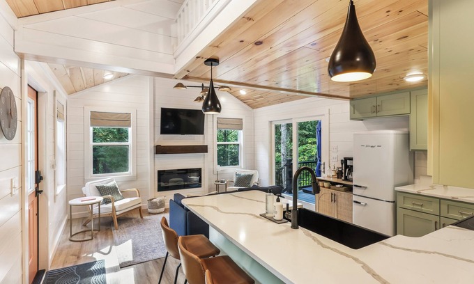 Luray House | Luxury Mountain Home - Shenandoah - Private Retreat