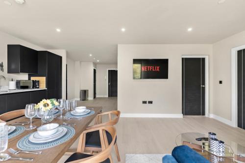 Sheldon Apartment | Luxury NEC and Birmingham Airport Apartment