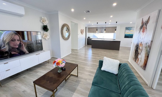 Werribee House | Luxury new 7 Bedroom house