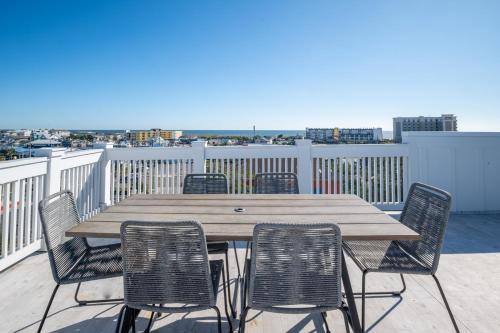 North Carolina Coast House | Luxury New Build with Oceanview - Go with the Flo 1