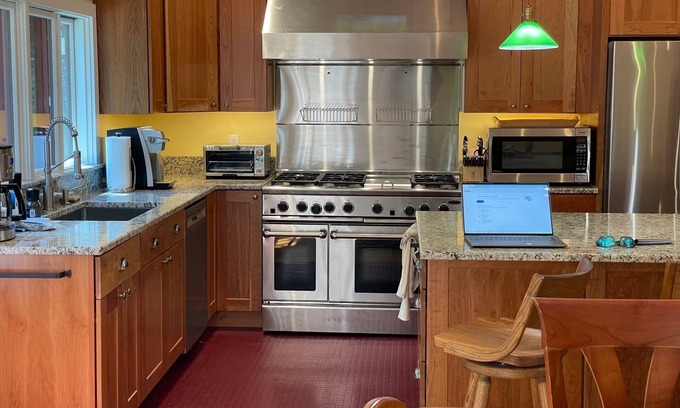 Williamsville House | Luxury Newly Renovated 3 Bedroom Home Close to Brattleboro and Mount Snow