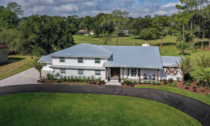 Fellowship House | Luxury Ocala Home, Minutes to WEC & HITS
