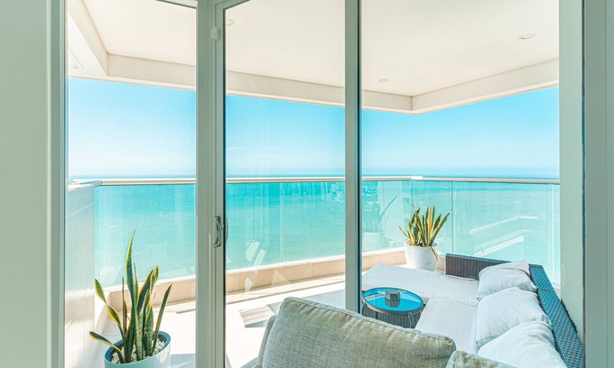 Bocagrande Condo | Luxury Oceanfront Oasis Retreat! Relax, Play, Live, Enjoy