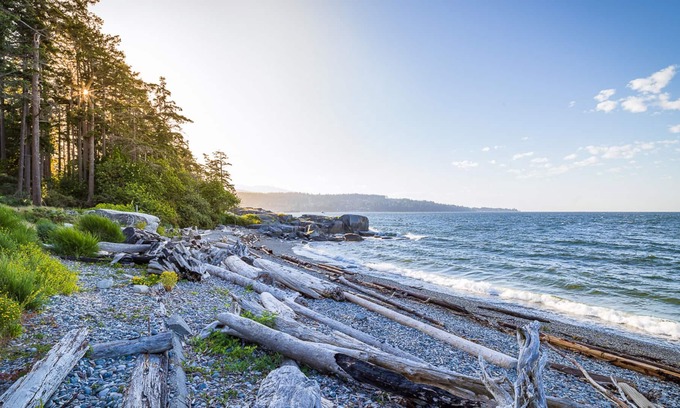 Regional District of Nanaimo House | Luxury ocean front home with a heated pool and hot tub