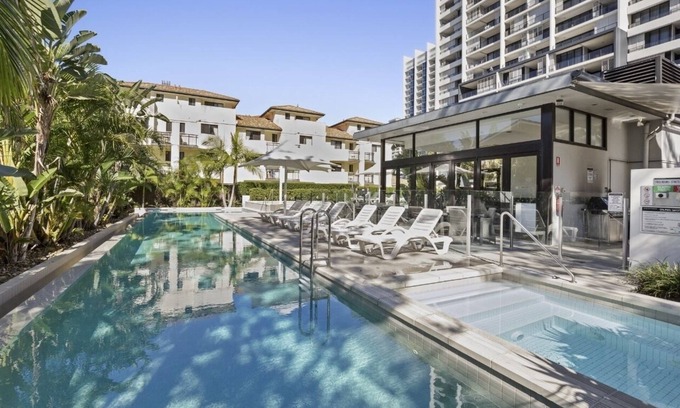 Broadbeach Apartment | Luxury Ocean View Apartment in Broadbeach.