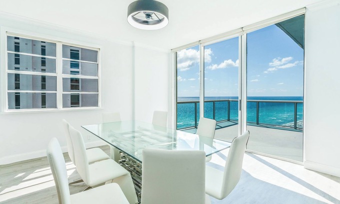 Hollywood South Central Beach Condo | Luxury Ocean View Penthouse