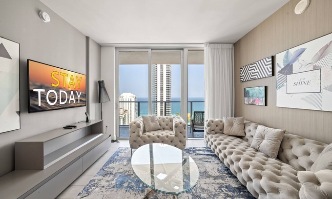Hollywood South Central Beach Condo | ★ Luxury Ocean View Retreat with Stunning Views, Pool and Steps to the Beach