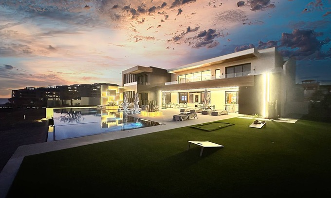 Los Cabos House | Luxury Oceanfront Villa in Cabo. 7BR, 7.5BA & Pool Bath. Golf & Nobu on resort