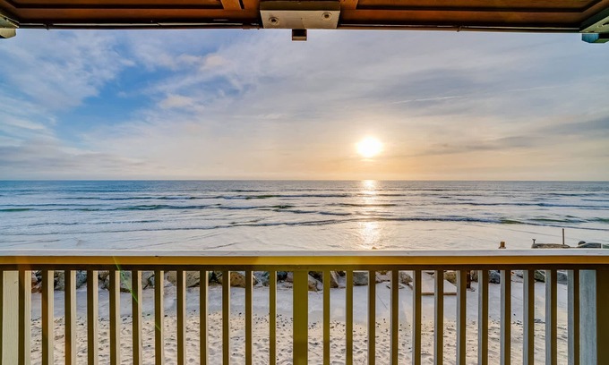 South Oceanside Apartment | Luxury Oceanfront Condo With Private Beach Access