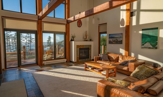 Ucluelet Condo | Luxury Oceanview Condo 3BD+Loft Deck Fireplaces 5 min to Beach & Trails
