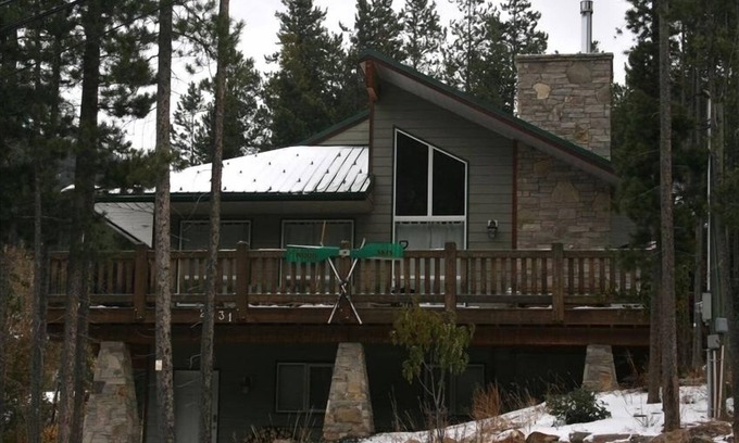 East Kootenay House | Luxury Panorama home on the hill