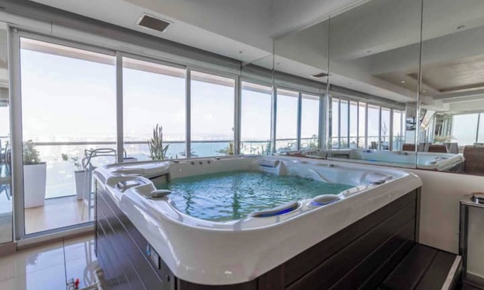 Bocagrande Apartment | Luxury "Penthouse Hollywood" in Boca Grande!