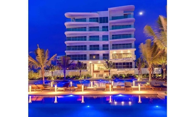 Bocagrande House | Luxury Penthouse Beachfront Resort Style Condo 2/2