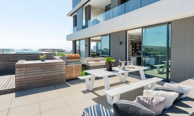 Green Point Apartment | Luxury Penthouse-Living | Pool Deck | BBQ | Views