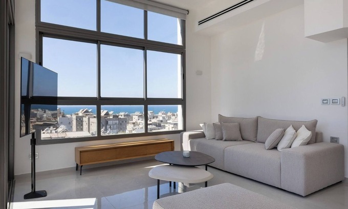 Bat Yam Apartment | Luxury Penthouse with Sea View in Bat Yam
