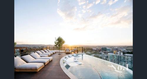 Fortitude Valley House | Luxury Peppers Infinity Pool Stylish with 2BD & 1C Park