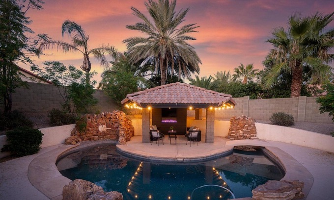 Arabian Crest House | Luxury Pet Friendly Home: Sport Court, Pool & Hot Tub, Putting Green, Fire Pit