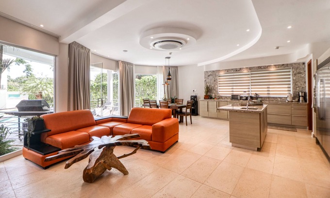 Jaco Condo | Luxury pool-front condo with private hot tub, balcony, fast WiFi - snowbirds OK