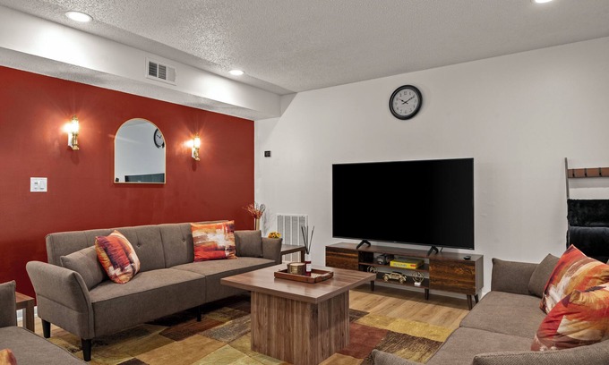 Bay Crest Park House | Luxury Pool Getaway, Sleeps 20+ Family & Friends Escape