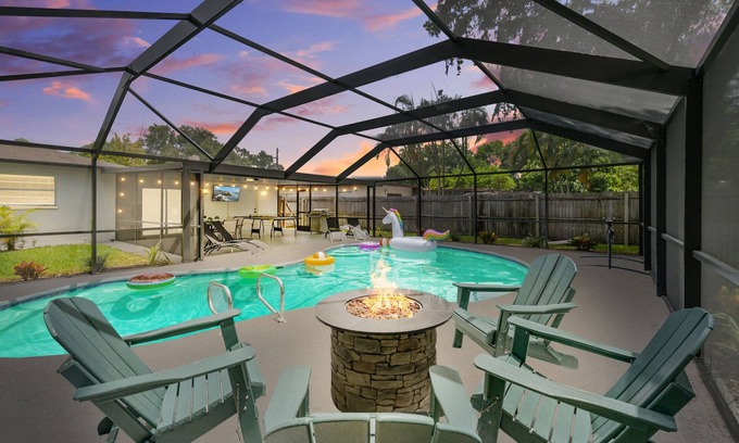 Tampa House | Luxury Pool Home Near Stadium - BBQ GRILL- FIREPIT☆n