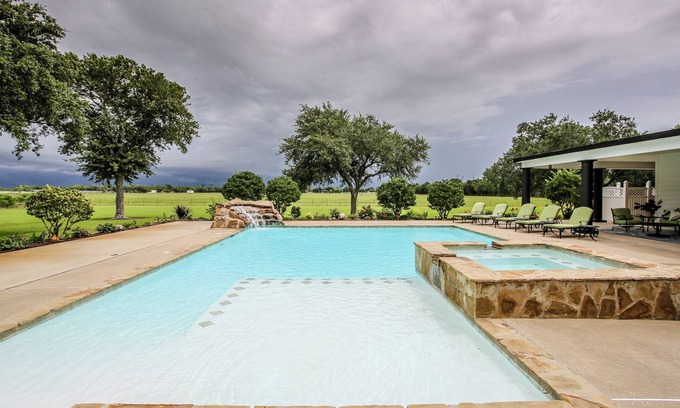 Bell City Apartment | Luxury Pool House for Rent In South Lake Charles, Louisiana
