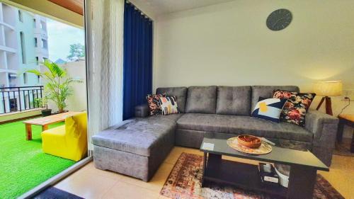 Siolim Cabin | Luxury Pool view Apartment w Jacuzzi by Mirabella