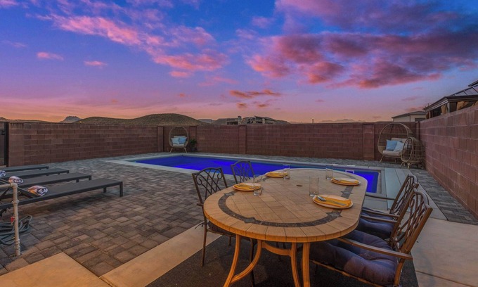Hurricane House | Luxury Poolside Retreats Near Zion l Private Pools