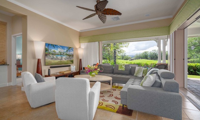 Kulalani Condo | Luxury + Privacy Sleeps 8 Beach Club Access