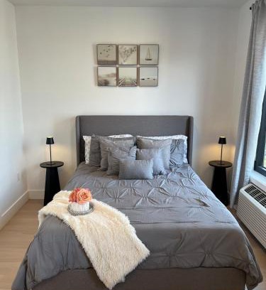 Elizabeth Apartment | Luxury Queen Studio- Minutes To NYC, EWR & MetLife
