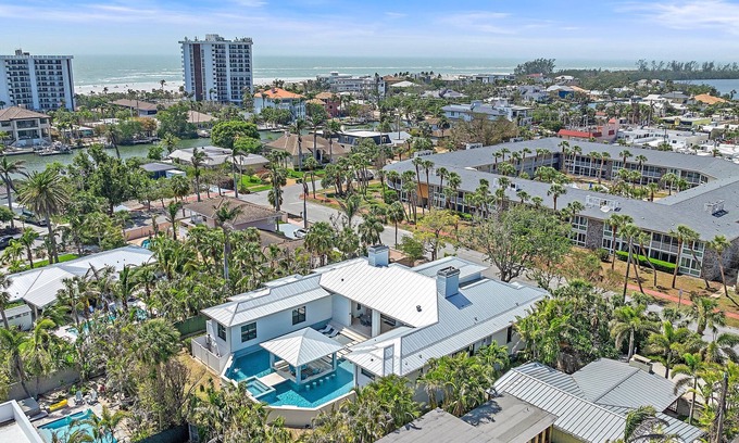 Saint Armands Key House | Luxury Resort-Like Home at St. Armands Circle and Lido Key Beach
