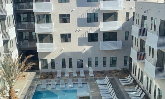 Downtown Las Vegas Condo | Luxury Resort Style Condo 5 mins from strip