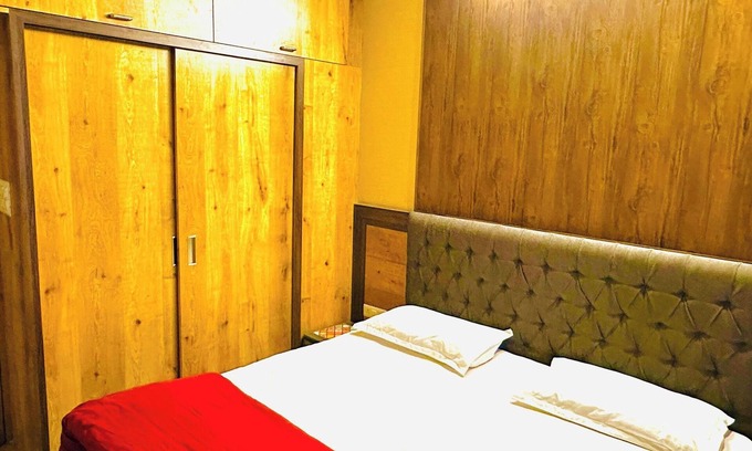 Jaipur District Hotel | Luxury Retreat - 42" Smart TV, AC, Balcony, Wi-Fi - 101