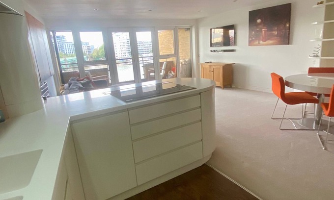 St. Mary's Park Apartment | Luxury riverside apartment in Battersea. Balcony/Private secure parking