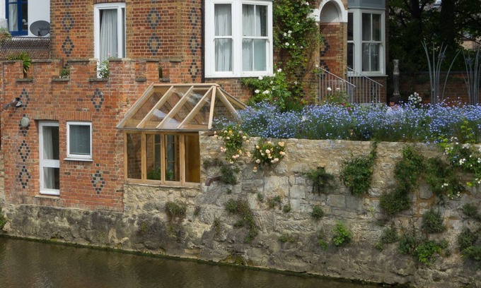 Oxford City Centre Apartment | Luxury Riverside Studio with Conservatory and Wharf in the centre of Oxford