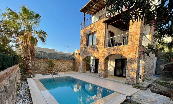 Yalikavak Villa | Luxury self catering 3 bedroom private holiday villa with private swimming pool.