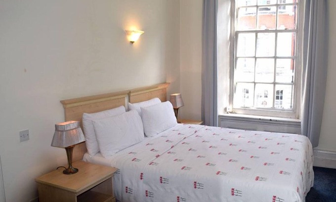Marylebone Apartment | Luxury Serviced Apartment with Daily Room Clean, Staffed Reception, King Size Be