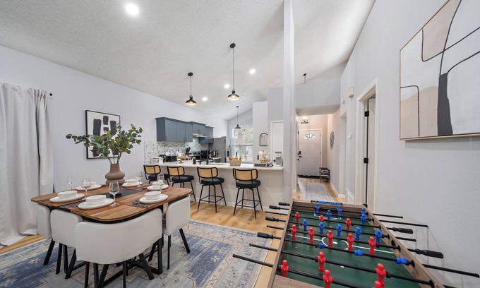 Vamo House | Luxury Sietsa Key Beach Home Away from Home