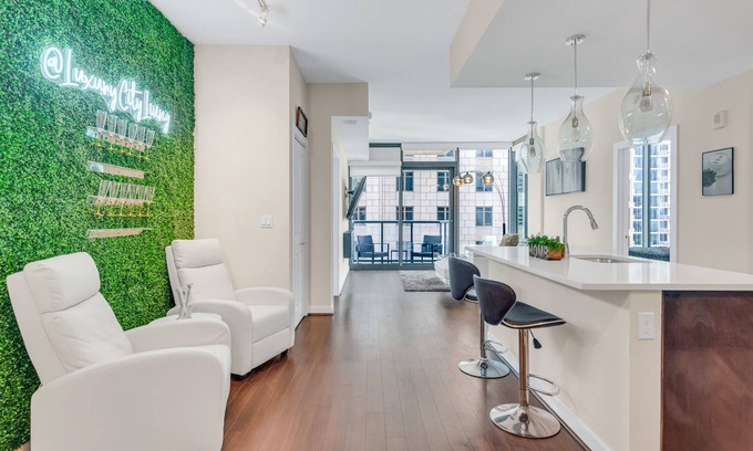Lenox Apartment | Luxury Sky Views In Buckhead