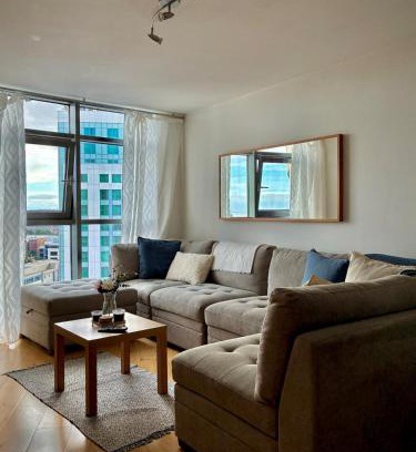 Cardiff City Centre Apartment | Luxury Skyline View Apartment - Free Parking - Convenient location to City Centre