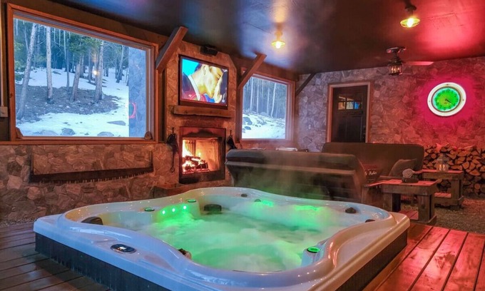 Saint Mary's Cabin | Luxury Spa Retreat with Private Hot Tub & Sauna