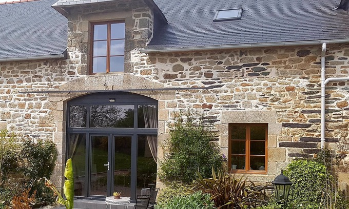 Cast House | Luxury, spacious 3 bed converted Coach house. 10kms from the coast!