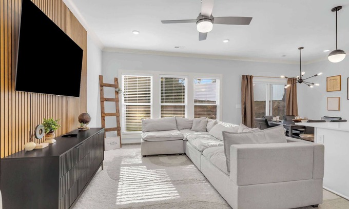 Spartanburg House | Luxury Stay 2 min to Downtown, King Beds BRAND NEW